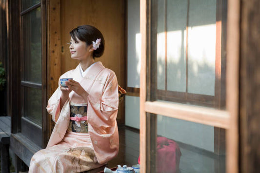 Spirit of the Kimono #1: Kimono - How to Create Beautiful Japanese Outfits Using the Classic Kimono?