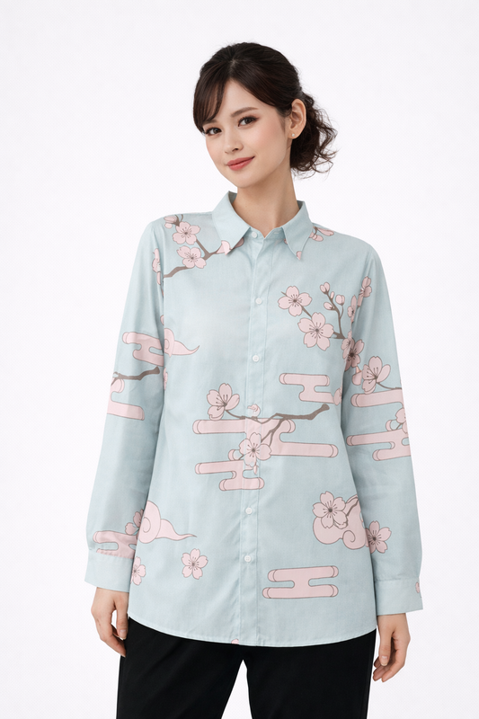 Niebieska bluzka Sakura – koszula zapinana na guziki w japońskie kwiaty wiśni | Tengura Store