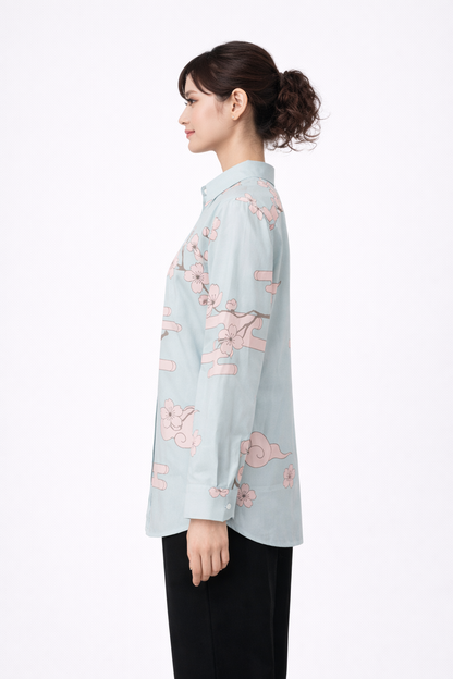 Blusa Blue Sakura com botões – estampado de flor de cerejeira japonesa | Tengura Store