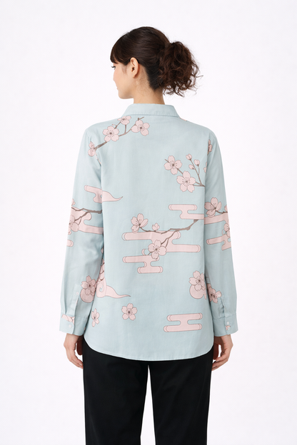 Blusa Blue Sakura com botões – padrão de flor de cerejeira japonesa | Tengura Store