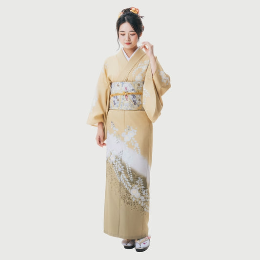 Kimono giapponese da donna giallo con fiori